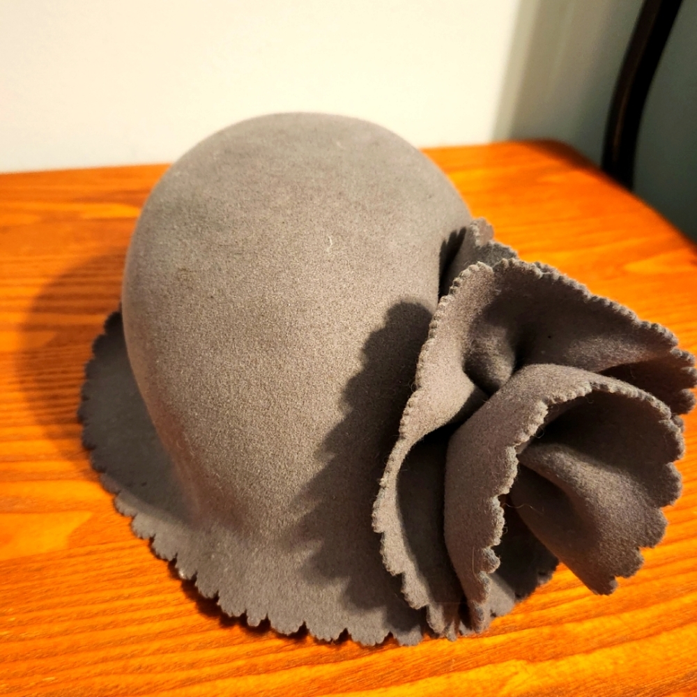 Vintage Mr. John women's grey wool flower hat